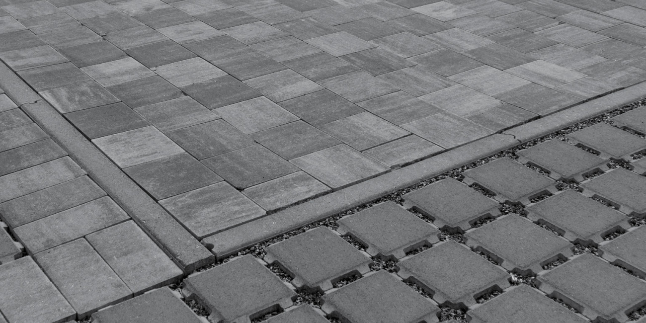 DRAINING PAVER GREY MIX 20X20