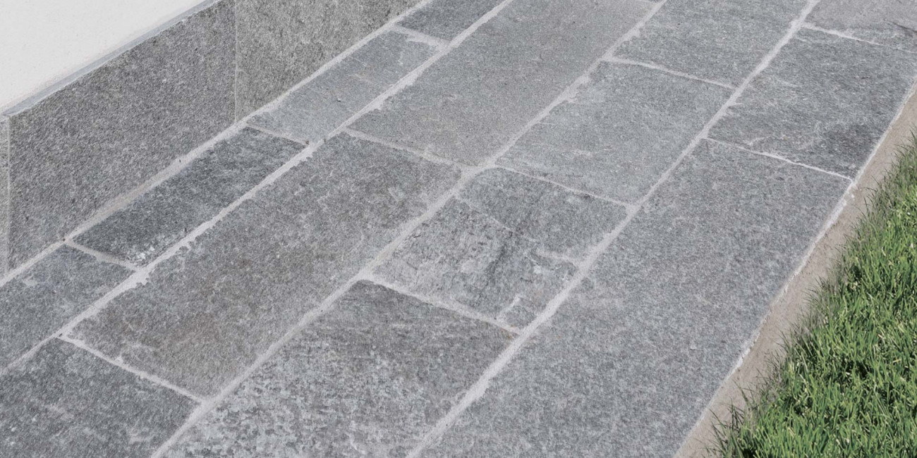 Caravaggio Natural Stone running paving (15 cm)