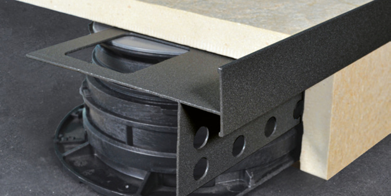 Geprägtes graues FEINSTEINZEUG-Plattenkantenprofil aus Aluminium 270 x H 2/5,1